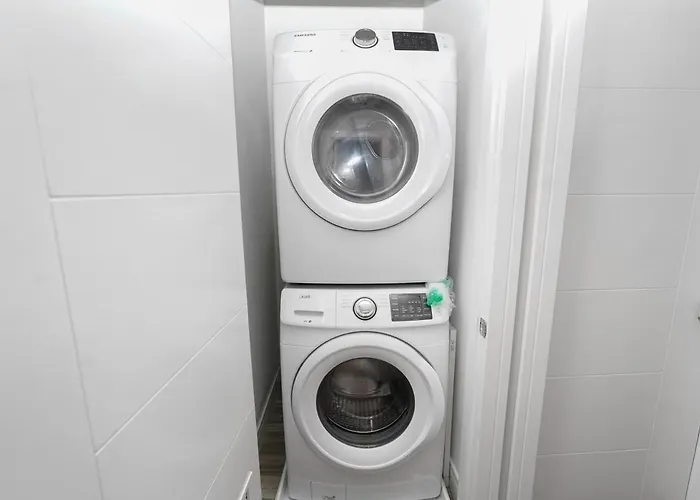 Apartment Chic Little Italy 4br With Optional Parking Chicago