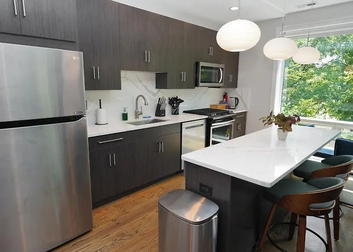 Chic Little Italy 4br With Optional Parking Chicago