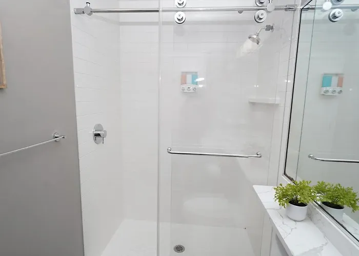 Chic Little Italy 4br With Optional Parking Apartment Chicago