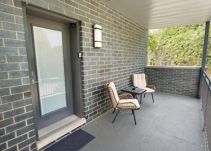 Chic Little Italy 4br With Optional Parking Apartment
