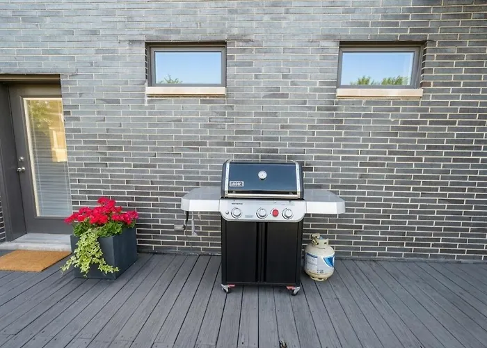 Chic Little Italy 4br With Optional Parking Apartment *