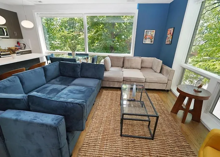 Chic Little Italy 4br With Optional Parking Apartment *