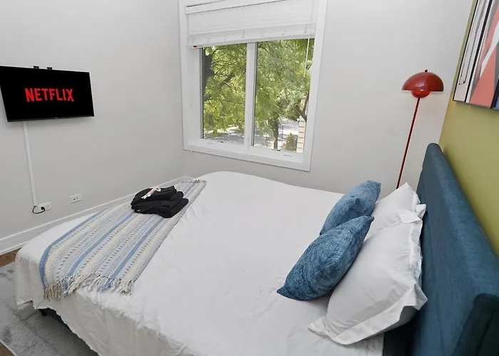 Chic Little Italy 4br With Optional Parking Apartment