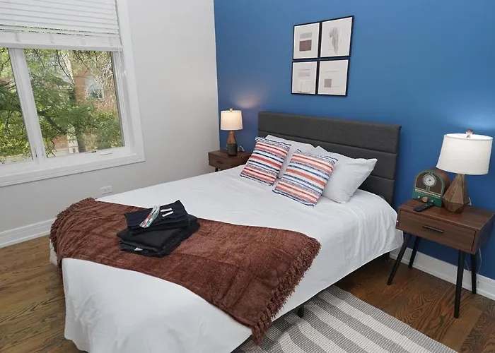 Chic Little Italy 4br With Optional Parking Apartment *