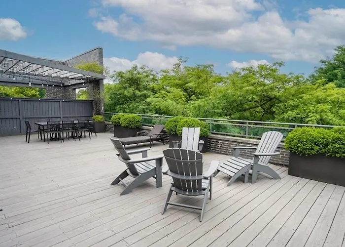 Chic Little Italy 4br With Optional Parking Apartment *