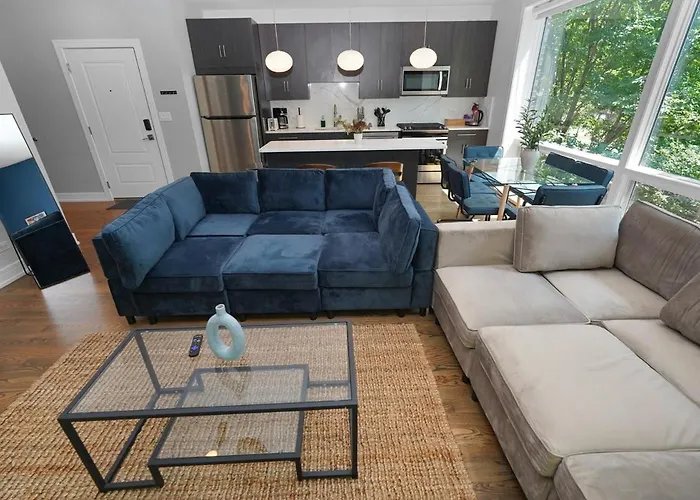 Chic Little Italy 4br With Optional Parking * Chicago