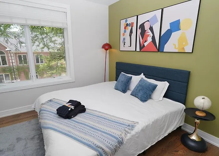 Chic Little Italy 4br With Optional Parking *