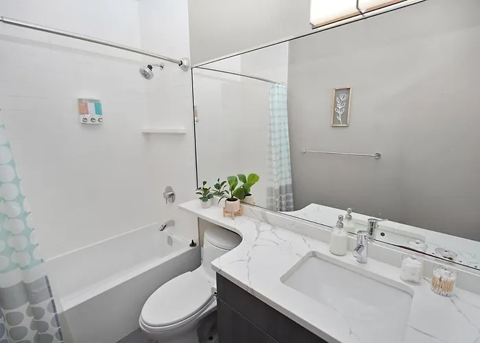Apartment Chic Little Italy 4br With Optional Parking Chicago