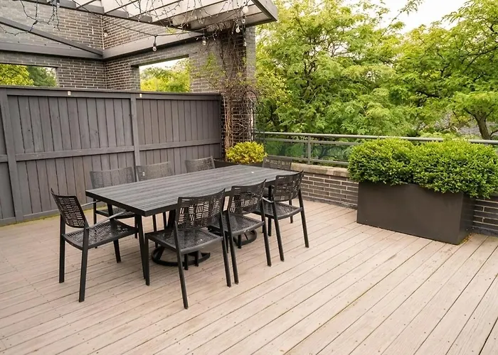 Apartment Chic Little Italy 4br With Optional Parking *