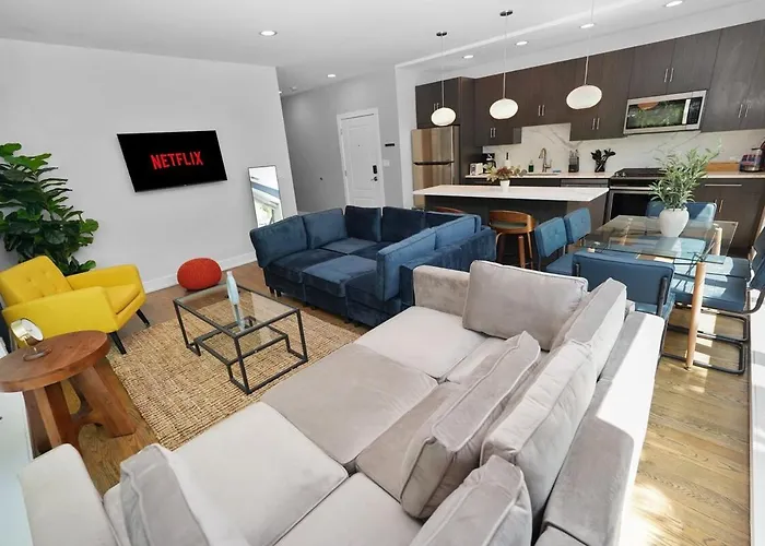 Chic Little Italy 4br With Optional Parking Apartment Chicago